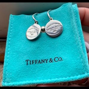 Return to Tiffany small earrings.